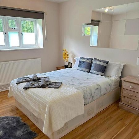 303 Alexandra Avenue Ha2 9Dx Appartement Pinner Buitenkant foto