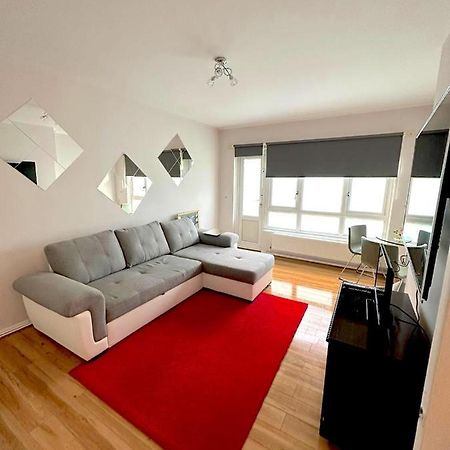 303 Alexandra Avenue Ha2 9Dx Appartement Pinner Buitenkant foto